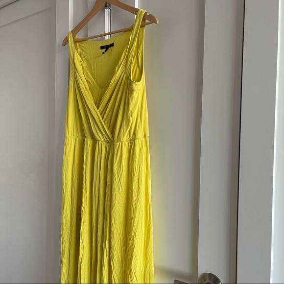Yellow Flowy maxi dress - Picture 3 of 10